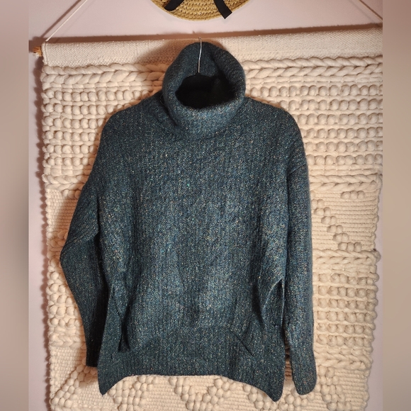 Aritizia Babaton Green Campo Turtleneck - Picture 4 of 13